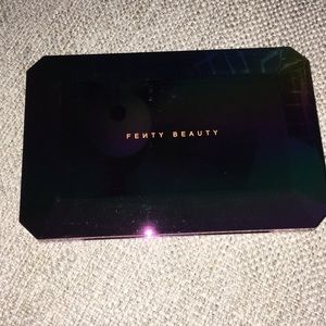 Fenty beauty by Rihanna eyeshadow Galaxy.